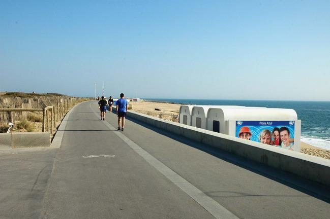 Em frente à Praia e Marina Vila do Conde Esterno foto