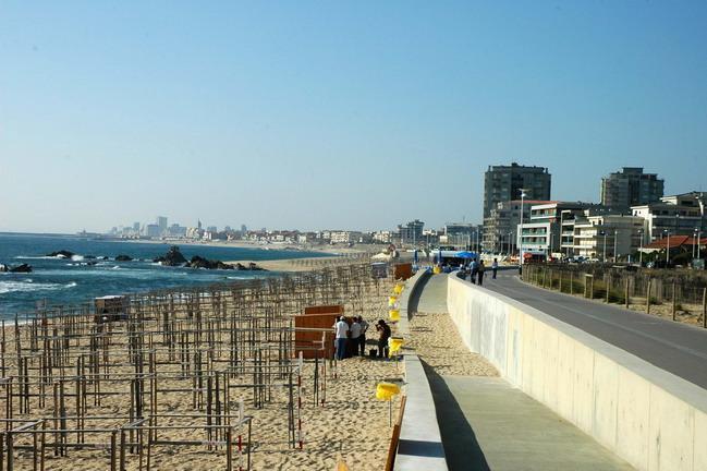 Em frente à Praia e Marina Vila do Conde Esterno foto